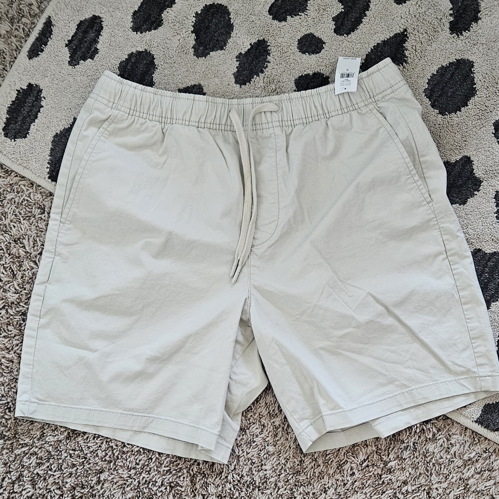 NWT GAP 7 Inch Pull On Shorts Light Tan Men's Size Small